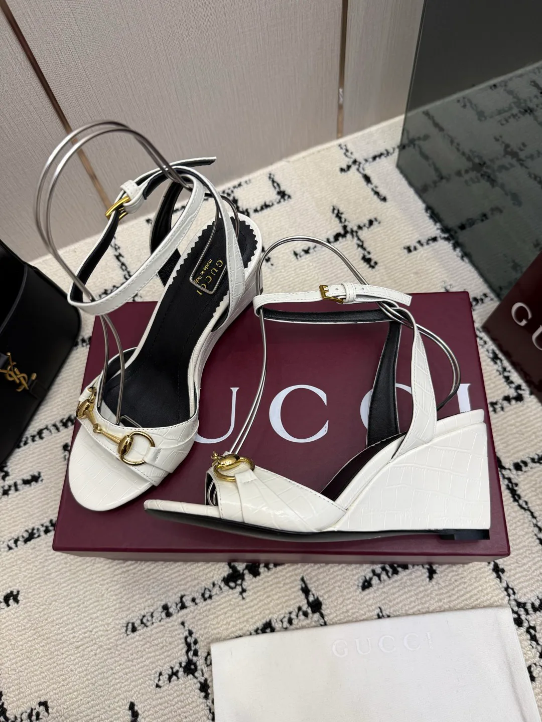 Women's Open-Toe Sandals GUCCI 18049070