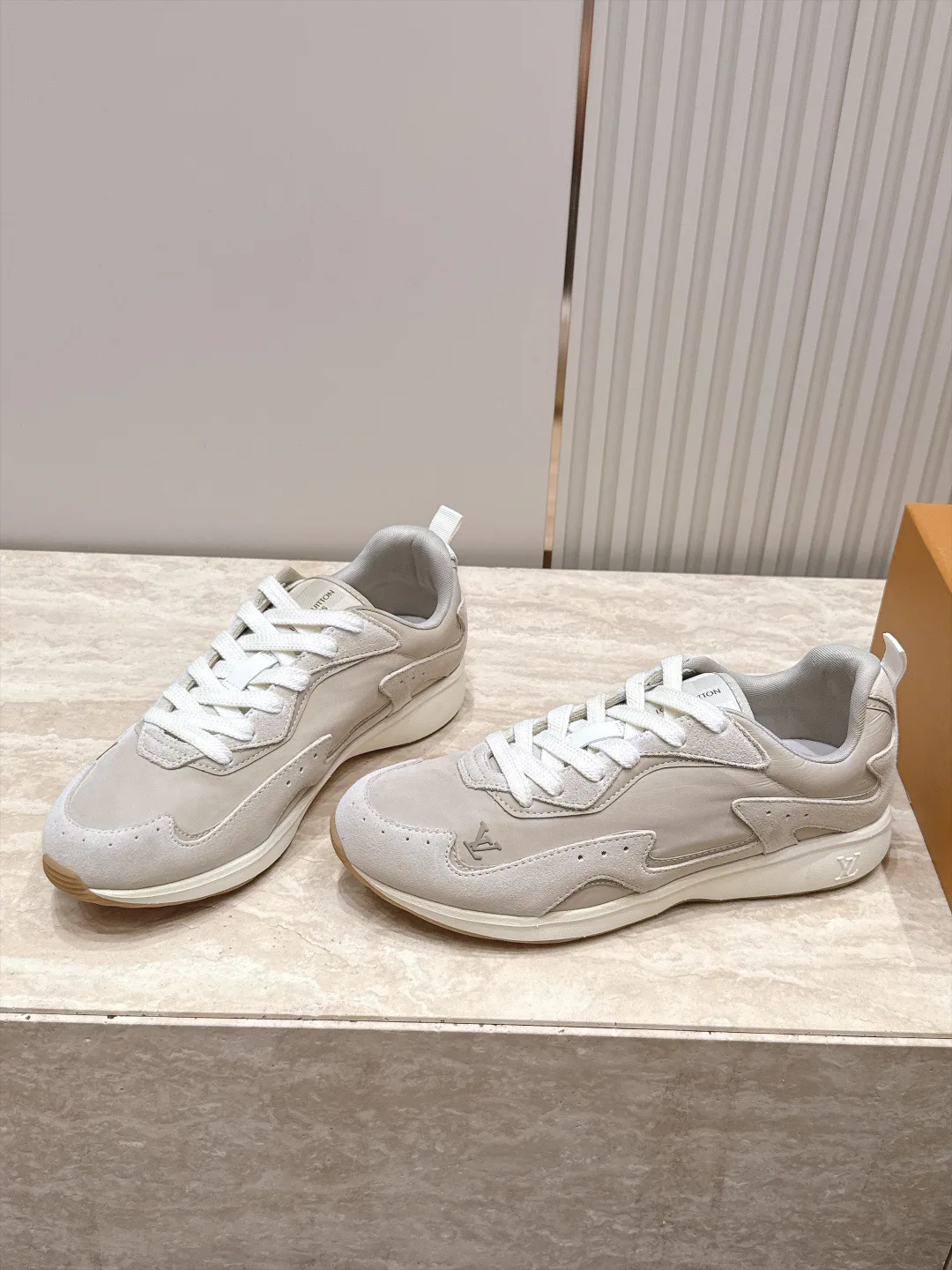 Men's Sneakers LOUIS VUITTON 17946646