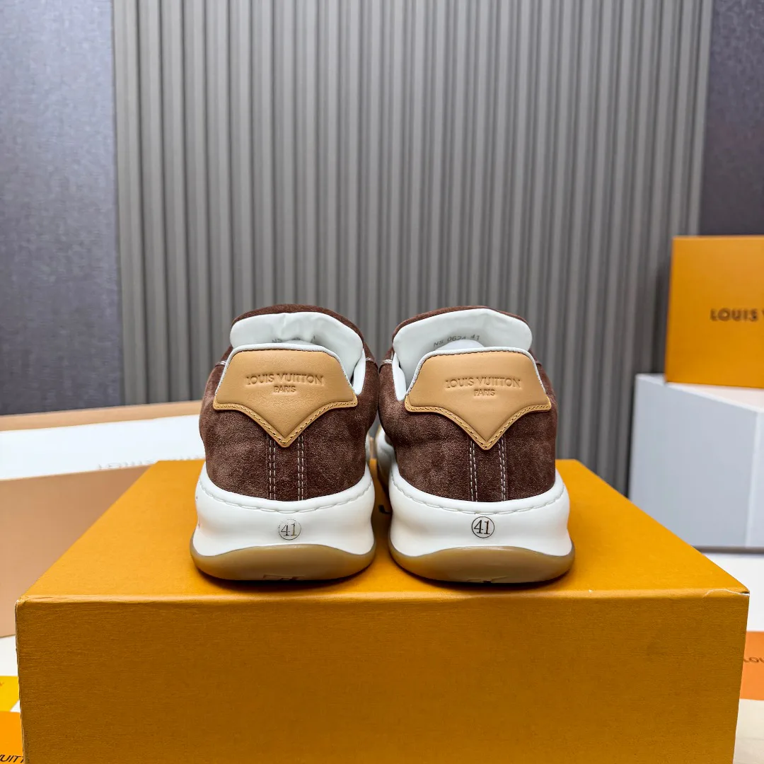 Men's Sneakers LOUIS VUITTON 18265136