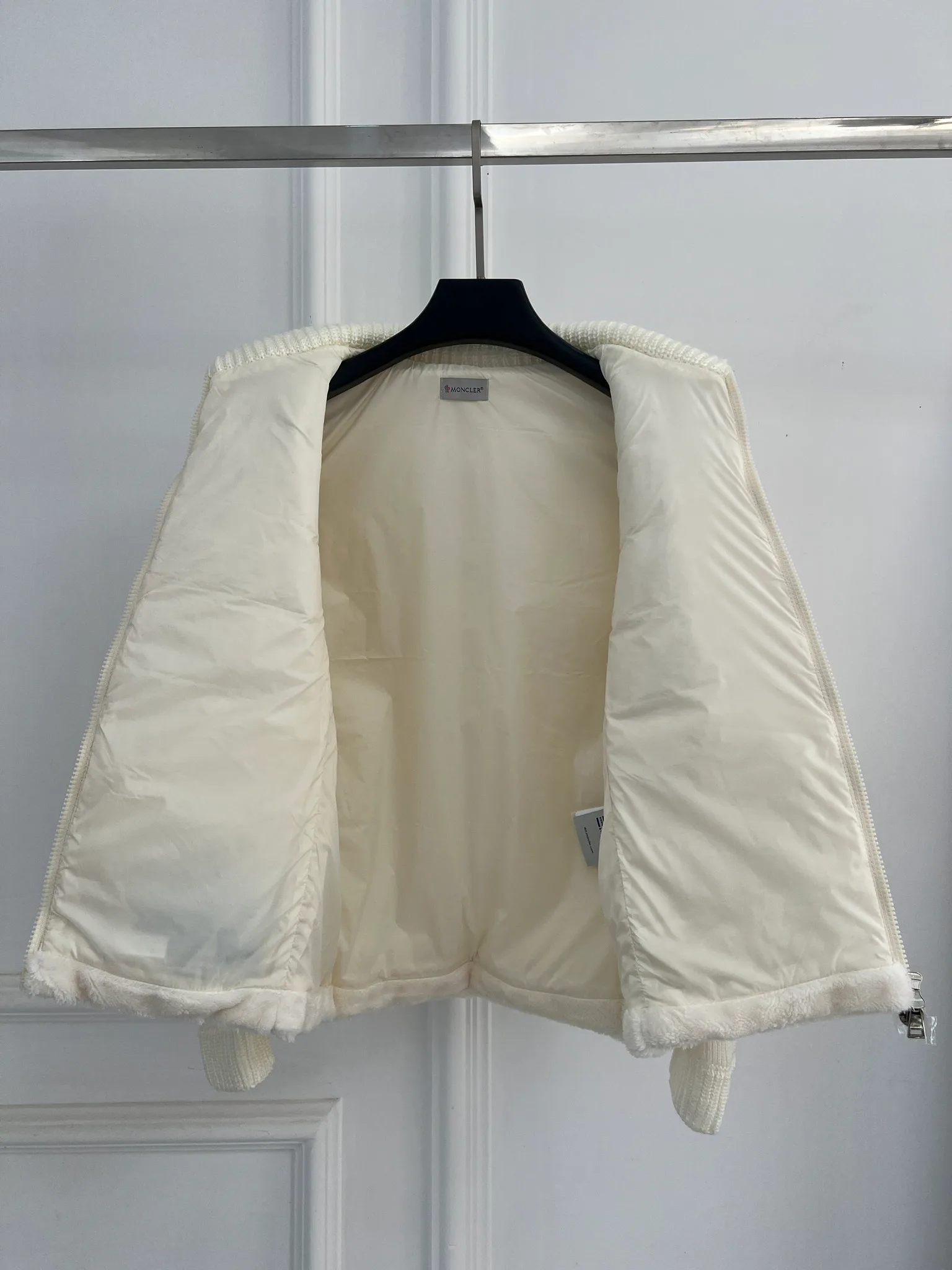 Women's Jackets And Down Jackets MONCLER 18416236