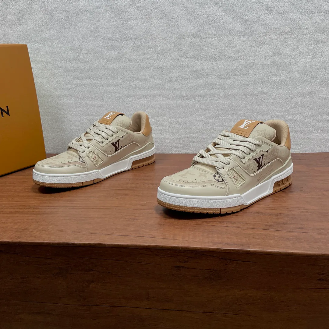 Кроссовки Мужские Louis Vuitton 18597361