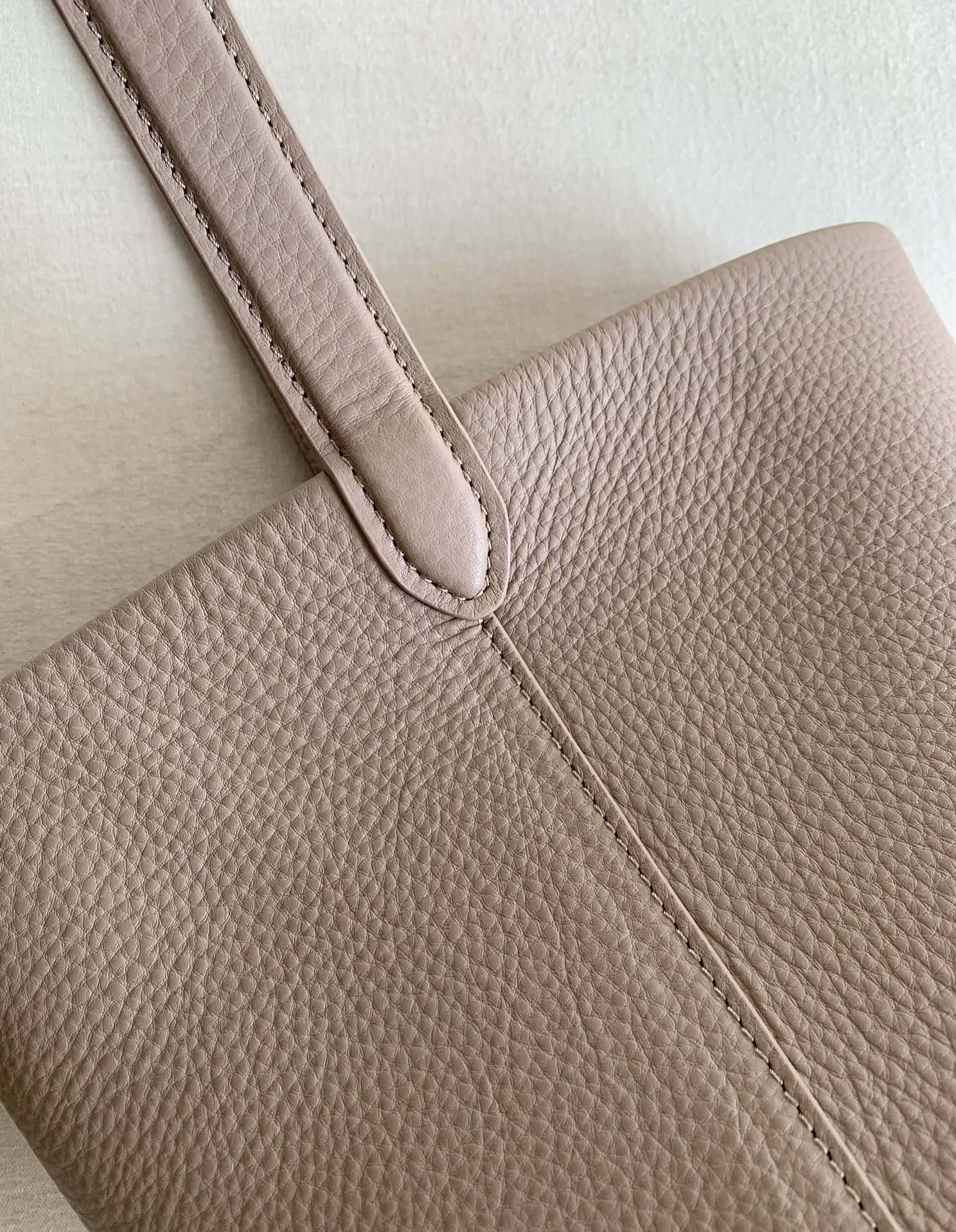 Women's Classic Handbags THE ROW 18070643