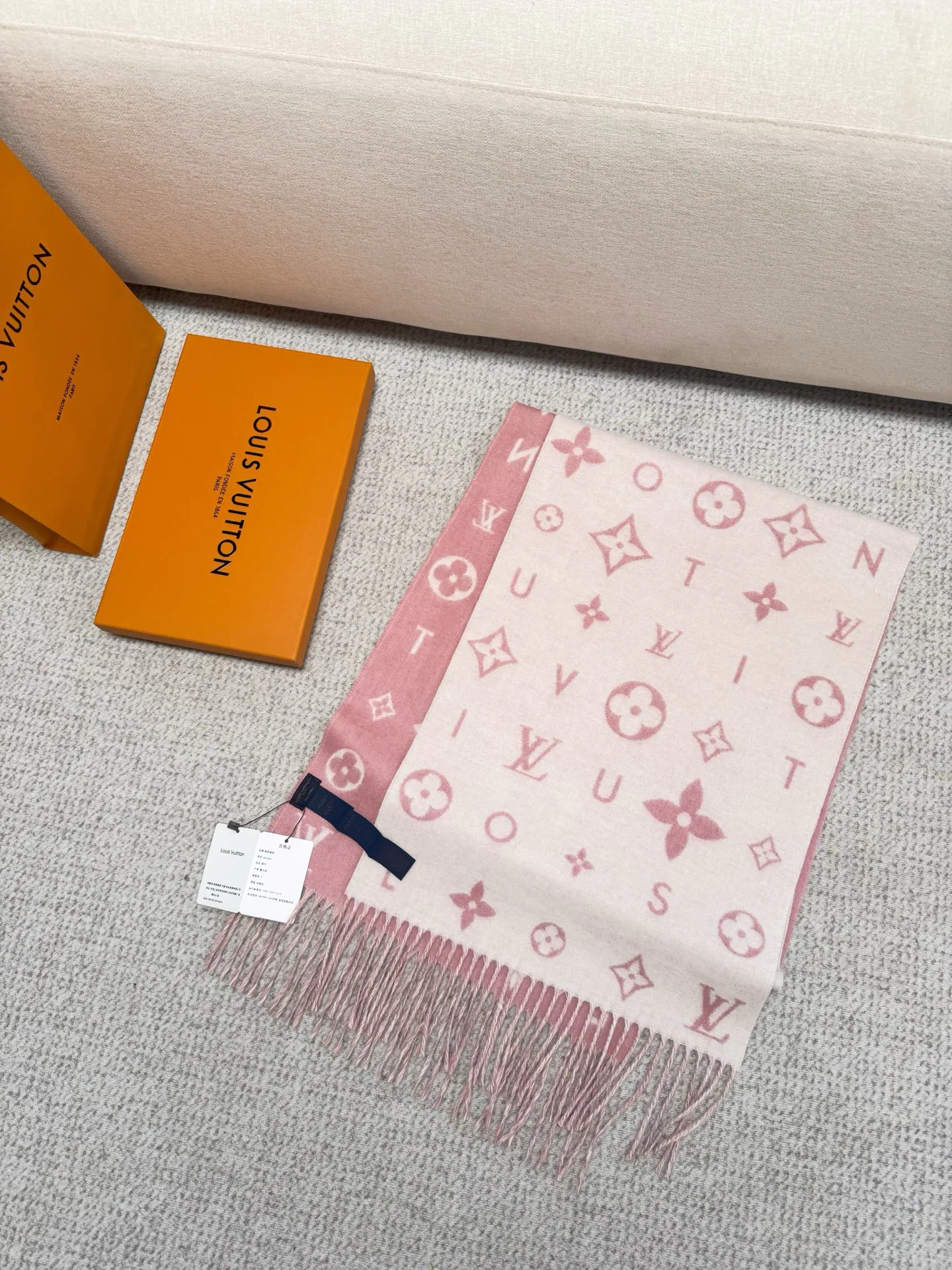 Scarves LOUIS VUITTON 18261916