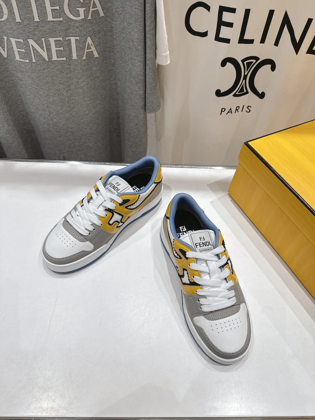 Women's Sneakers FENDI 17908431