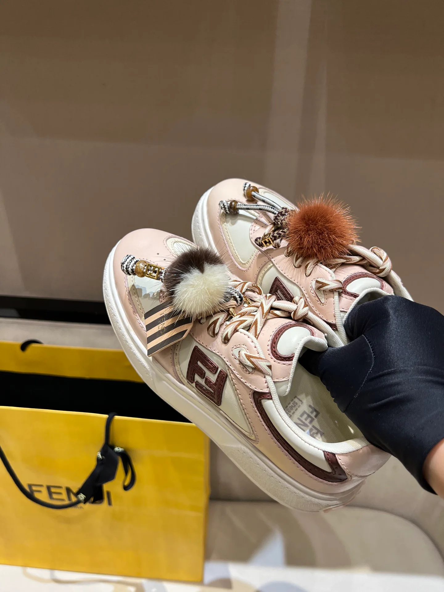 Women's Sneakers FENDI 18020651