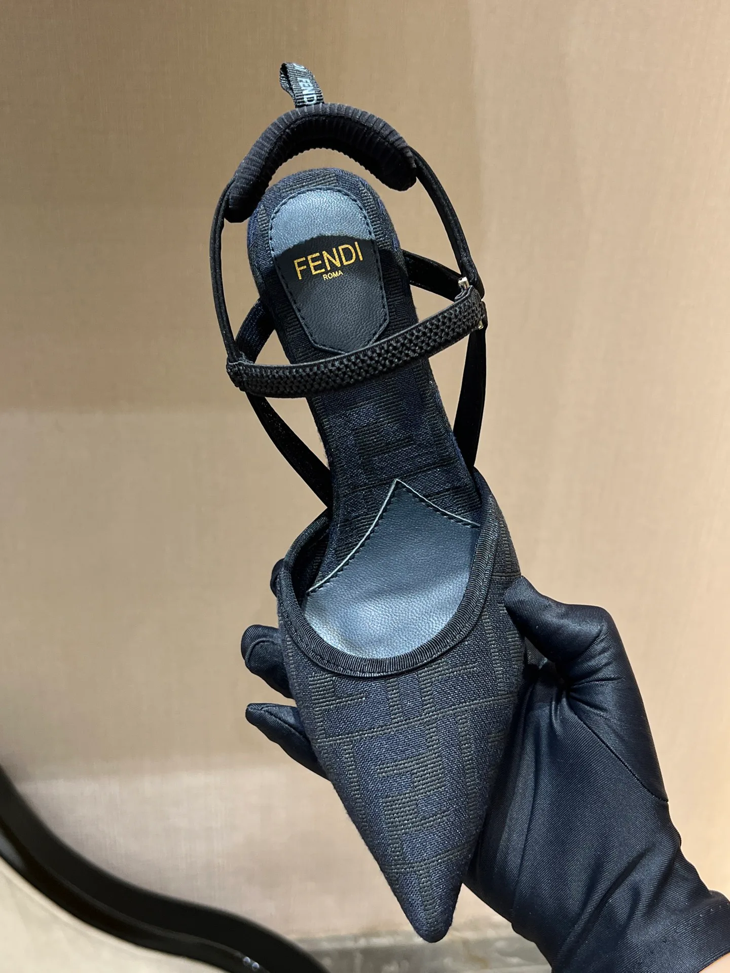 Women's Heels FENDI 17392051