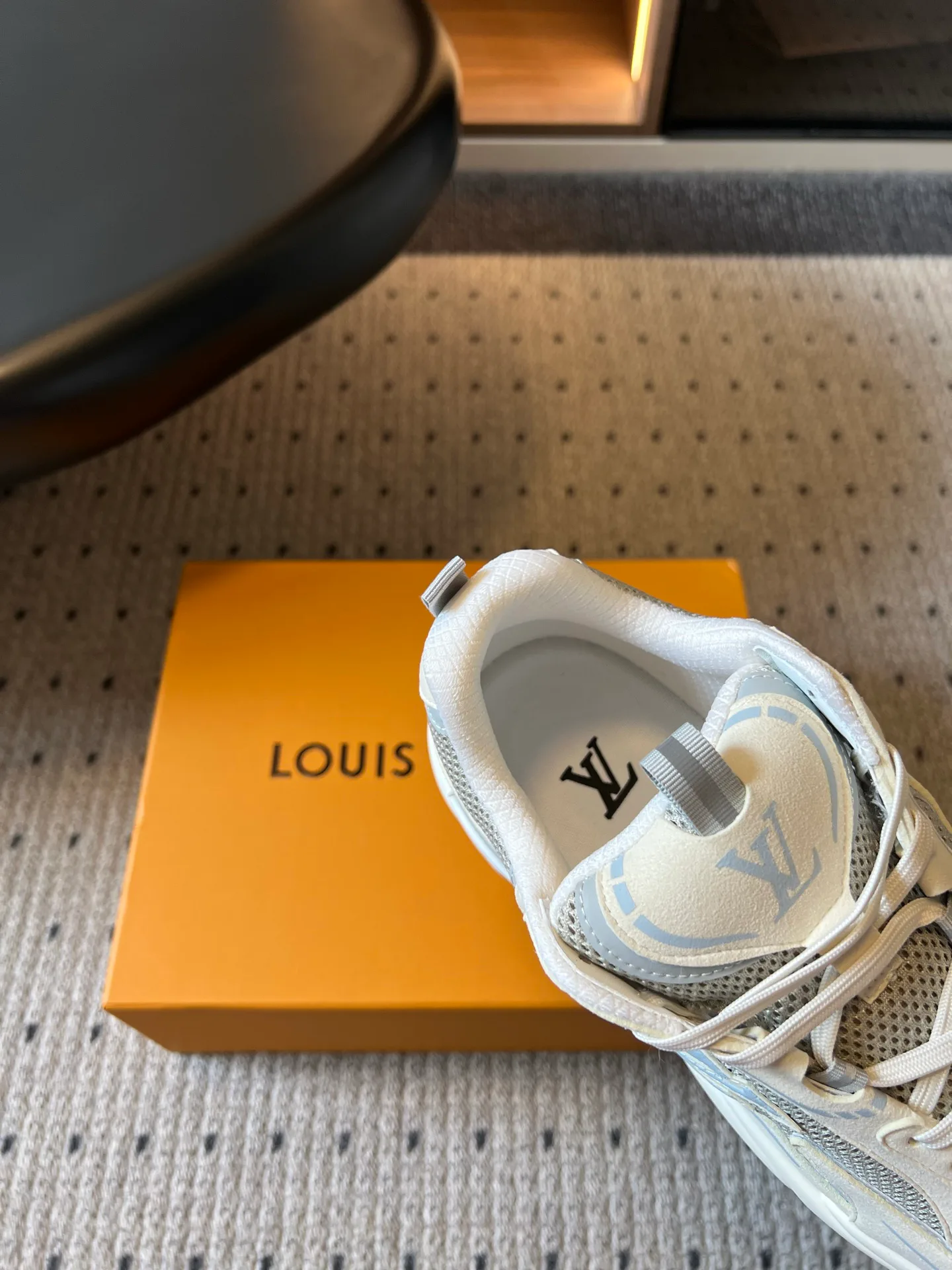 Men's Sneakers LOUIS VUITTON 17419418