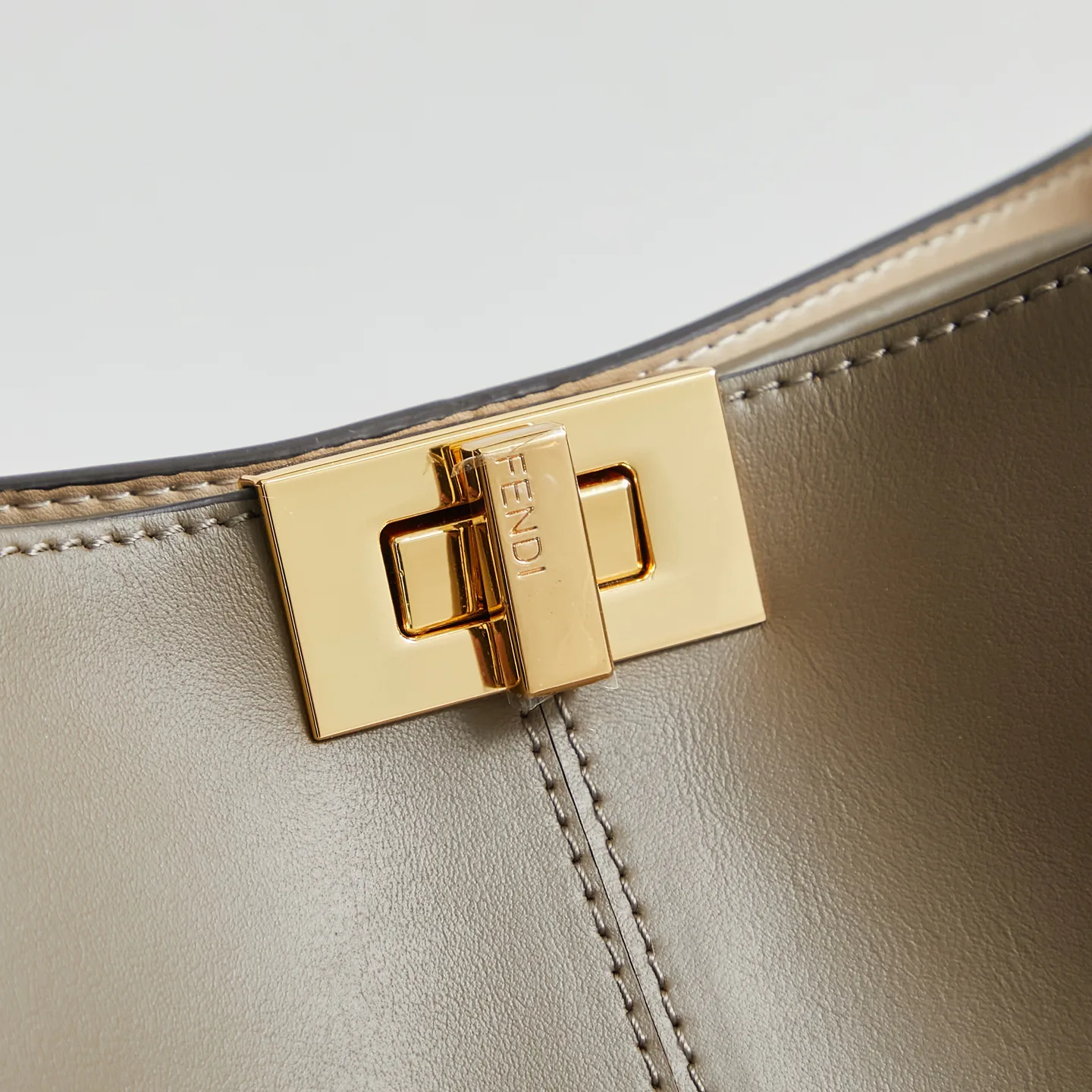 Women's Classic Handbags FENDI 17941563