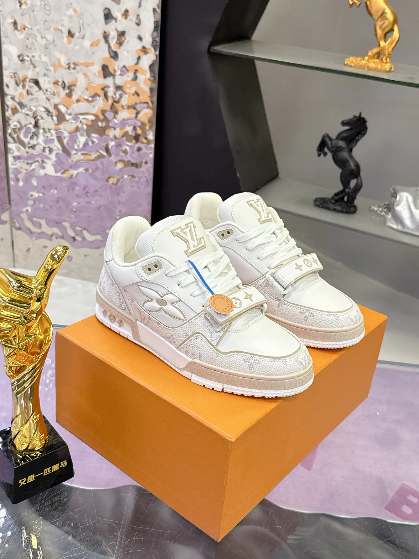 Men's Sneakers LOUIS VUITTON 17740576