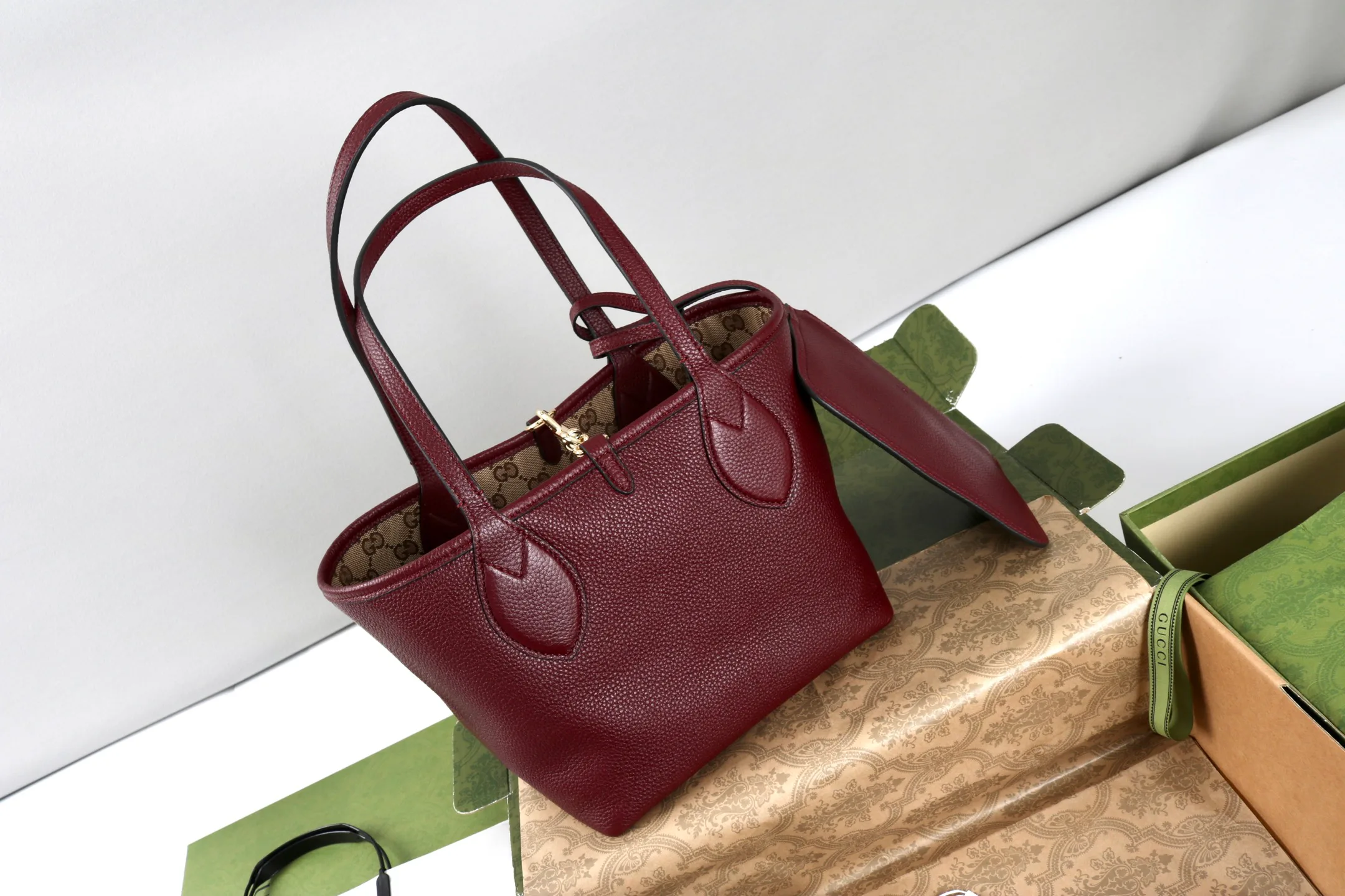 Women's Classic Handbags GUCCI 18404554