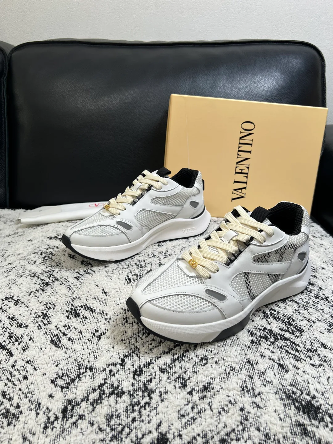 Men's Sneakers VALENTINO 17429900