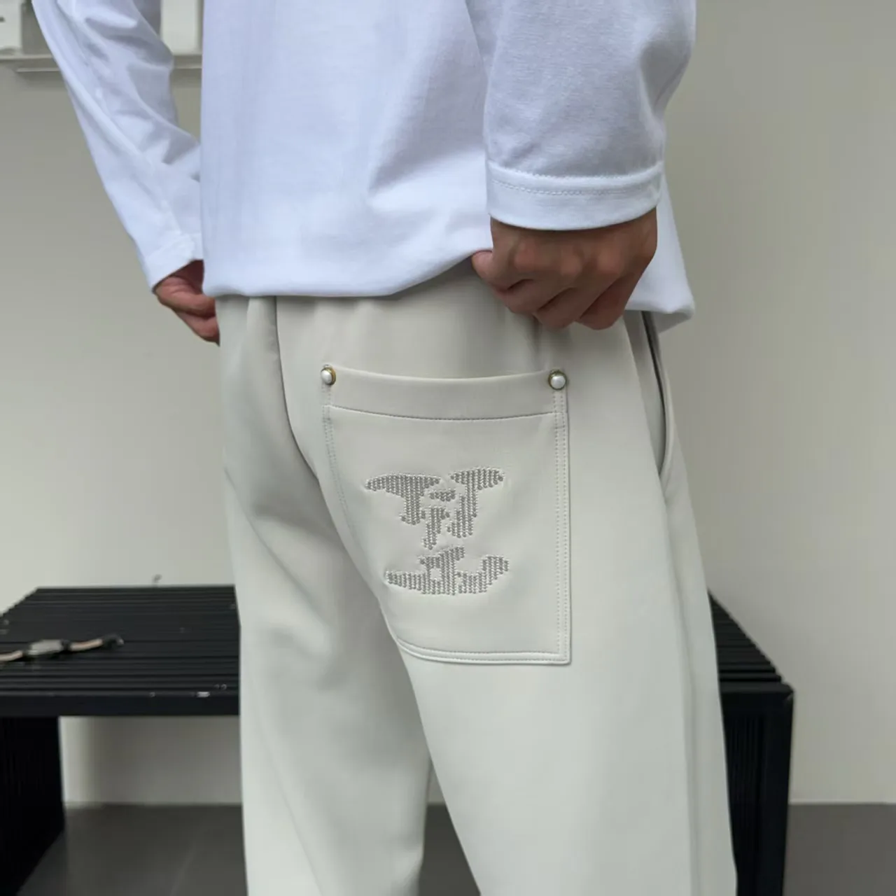 Women's Trousers LOUIS VUITTON 18178466