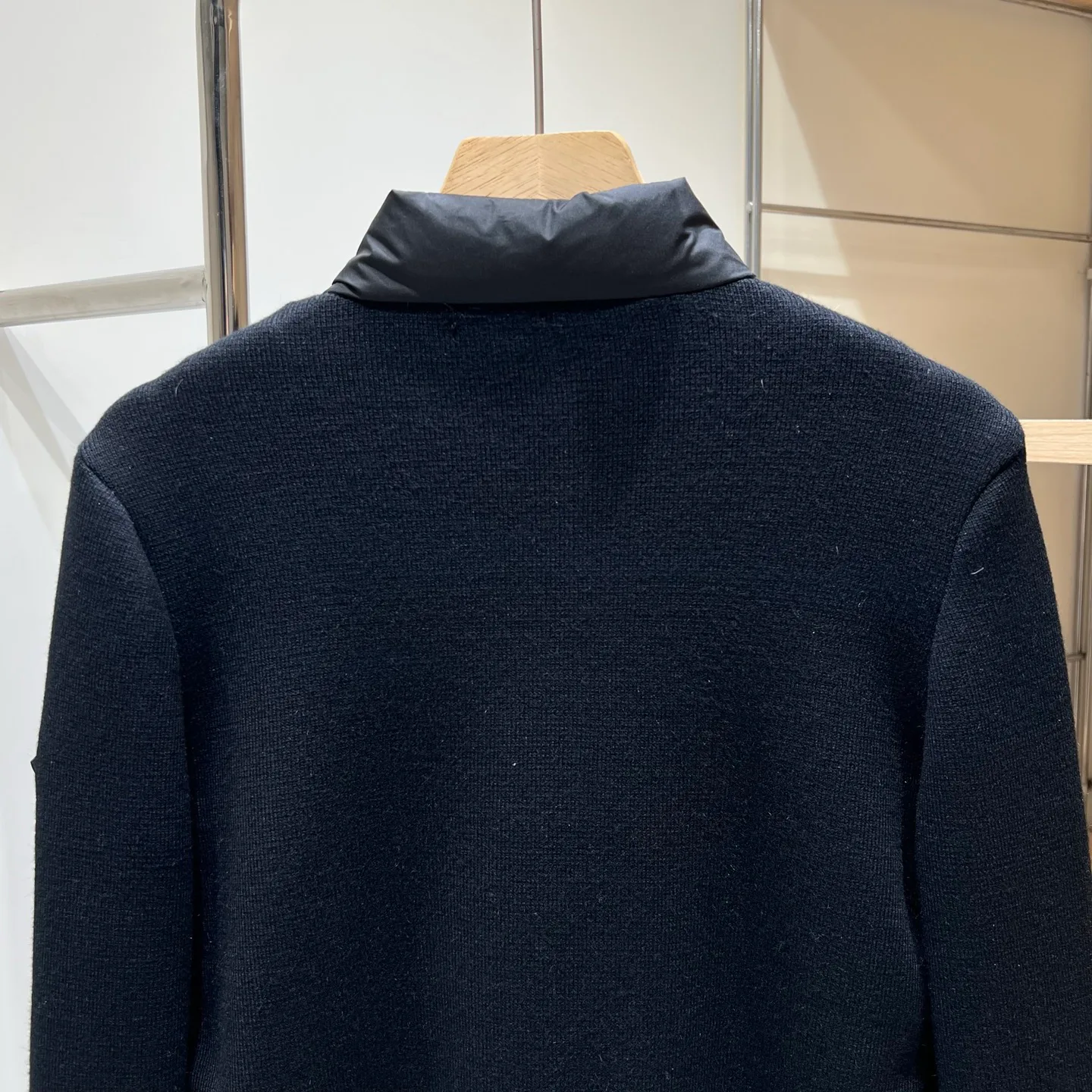 Women's Jackets And Down Jackets MONCLER 18174917