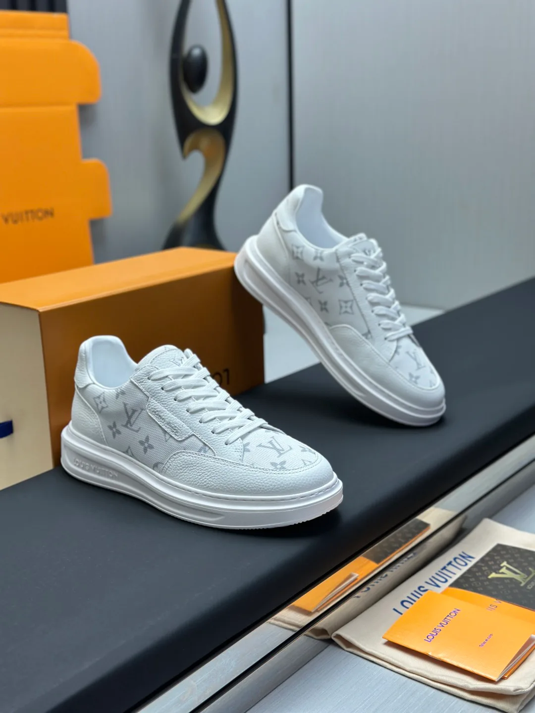 Men's Sneakers LOUIS VUITTON 17759494