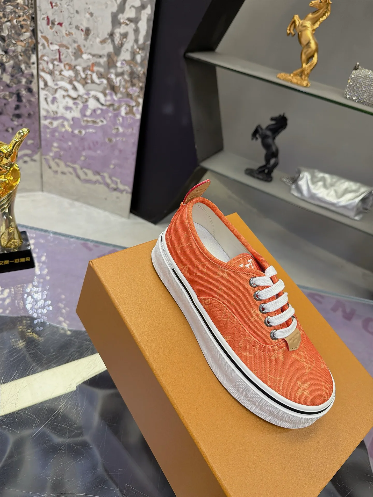 Men's Sneakers LOUIS VUITTON 17930903