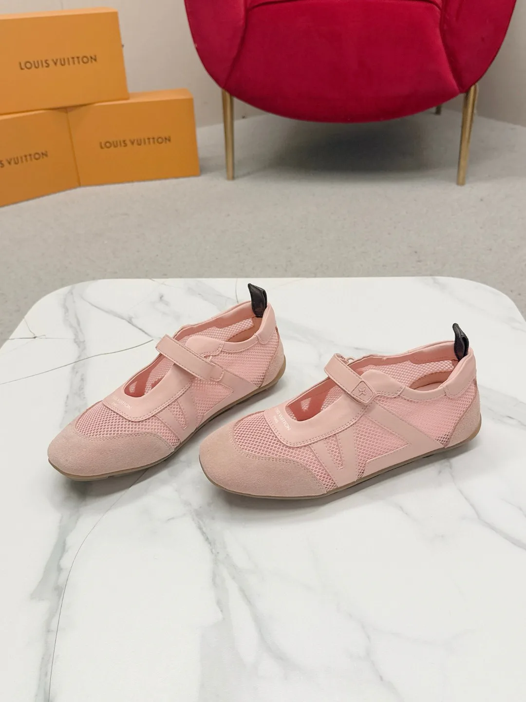 Women's Sneakers LOUIS VUITTON 17704494