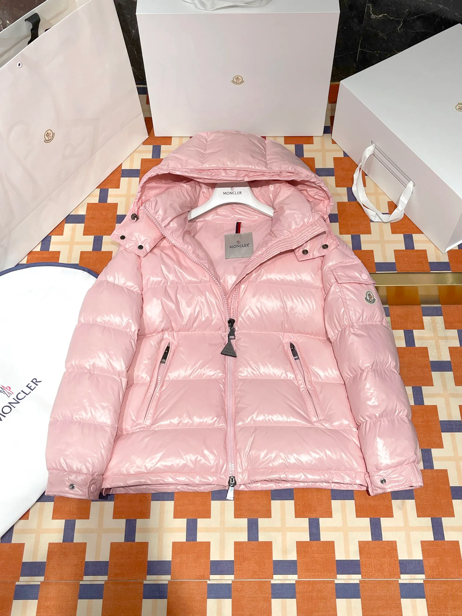 Women's Jackets And Down Jackets MONCLER 18188956