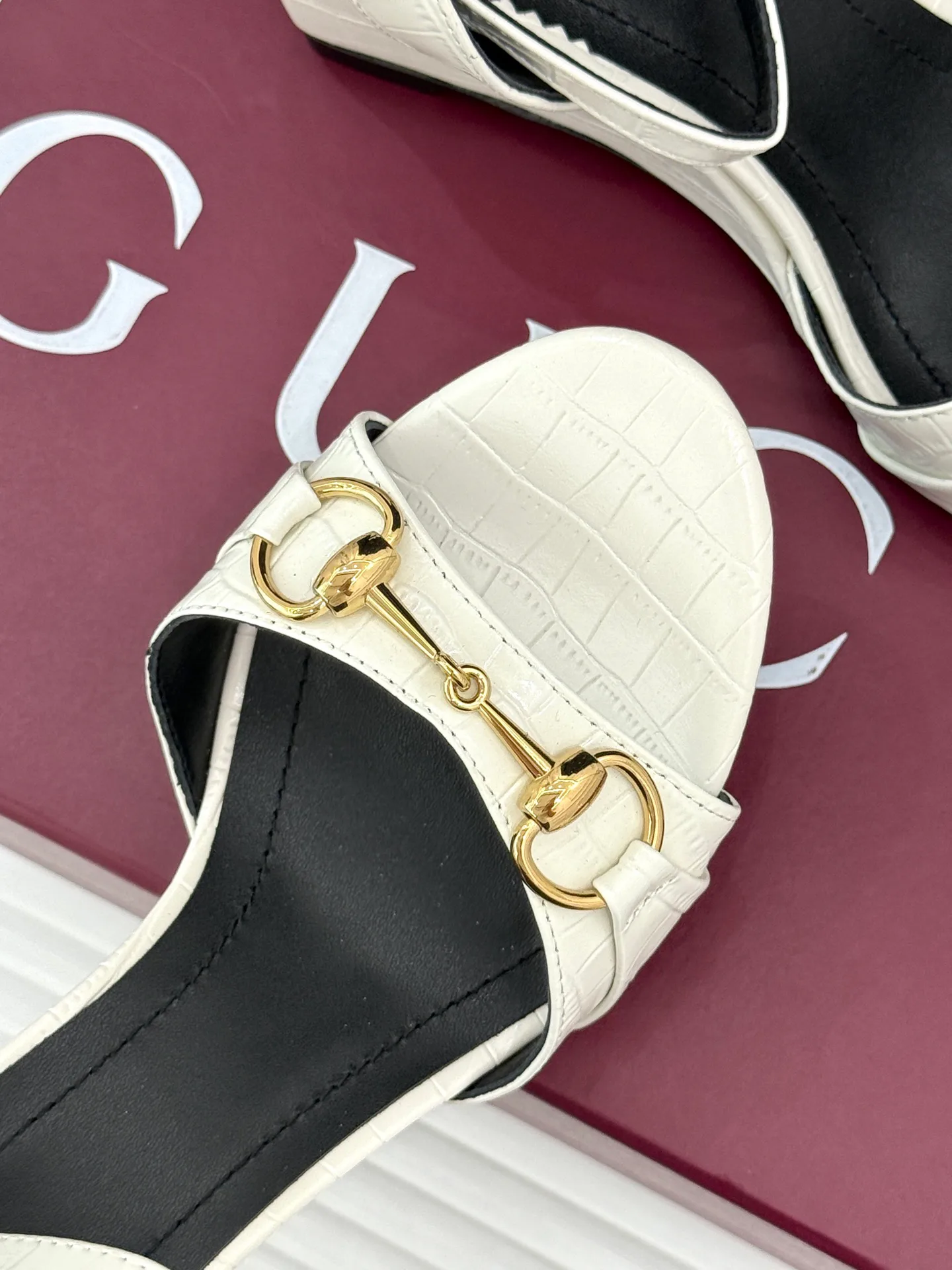 Women's Open-Toe Sandals GUCCI 18034503