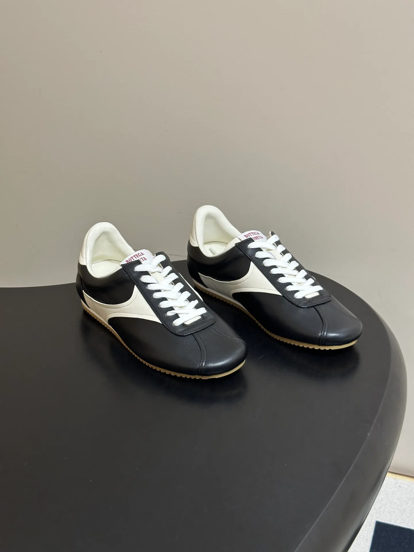 Women's Sneakers BOTTEGA VENETA 18070052
