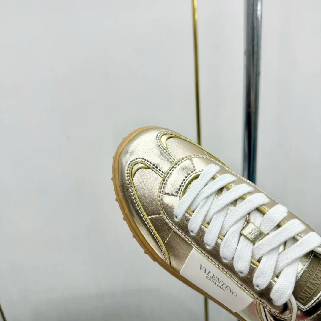 Women's Sneakers VALENTINO 17955030