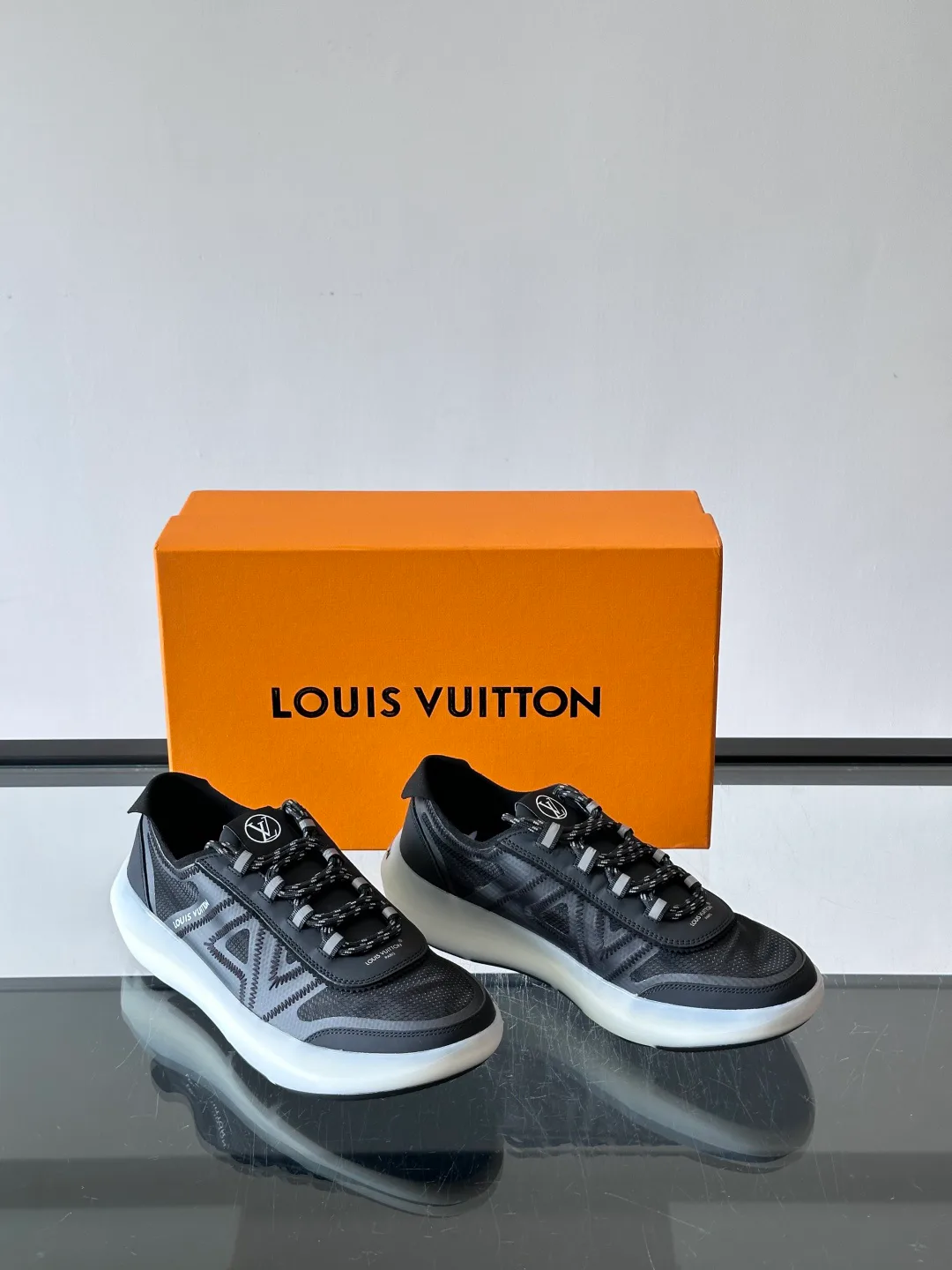 Men's Sneakers LOUIS VUITTON 17069297