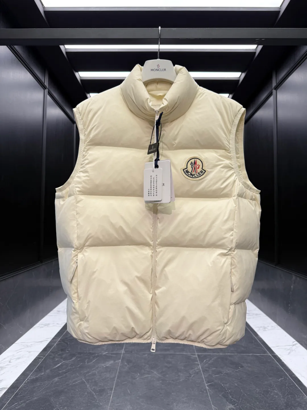 Men's Vests MONCLER 18007570