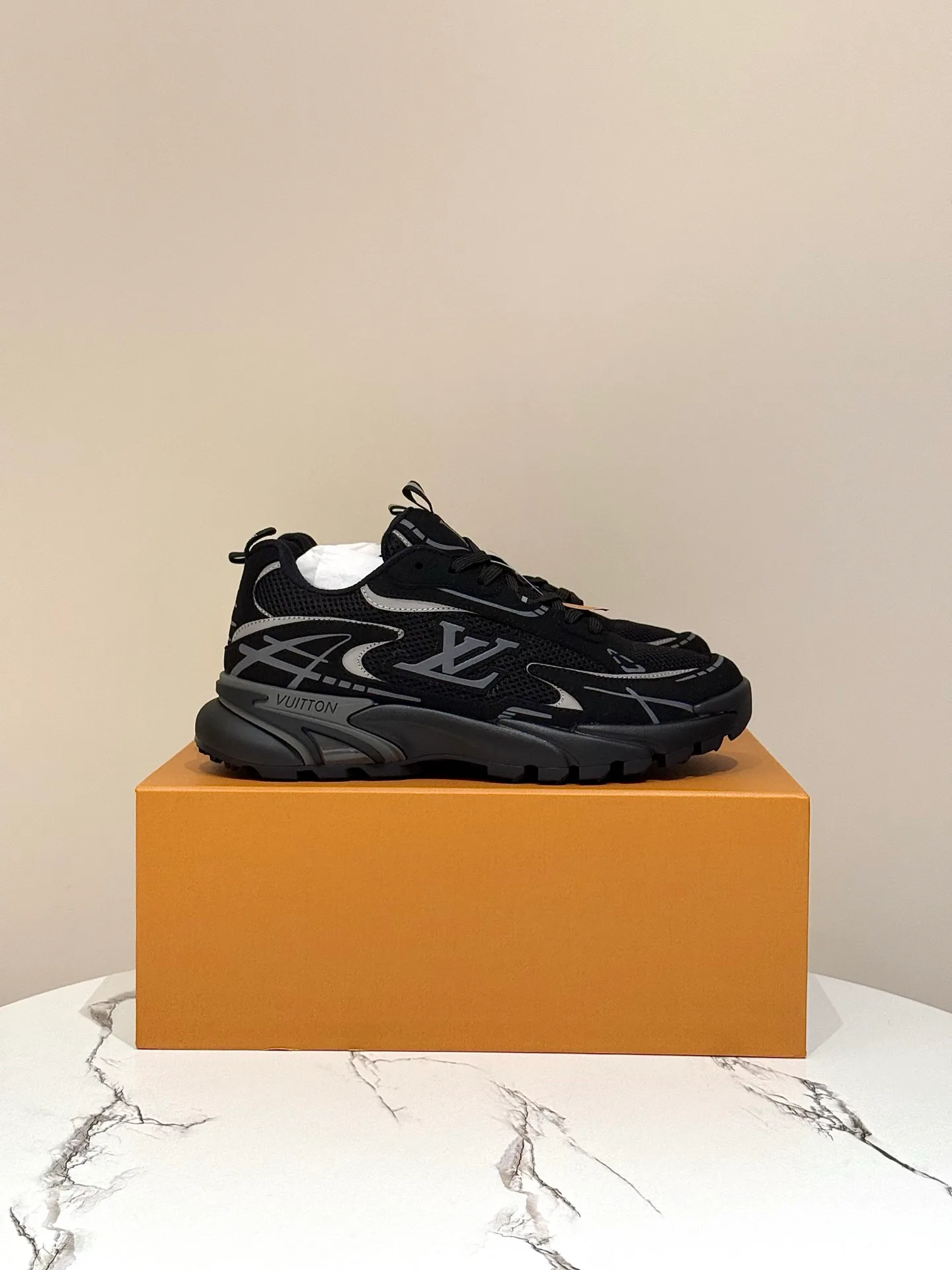 Women's Sneakers LOUIS VUITTON 17872795