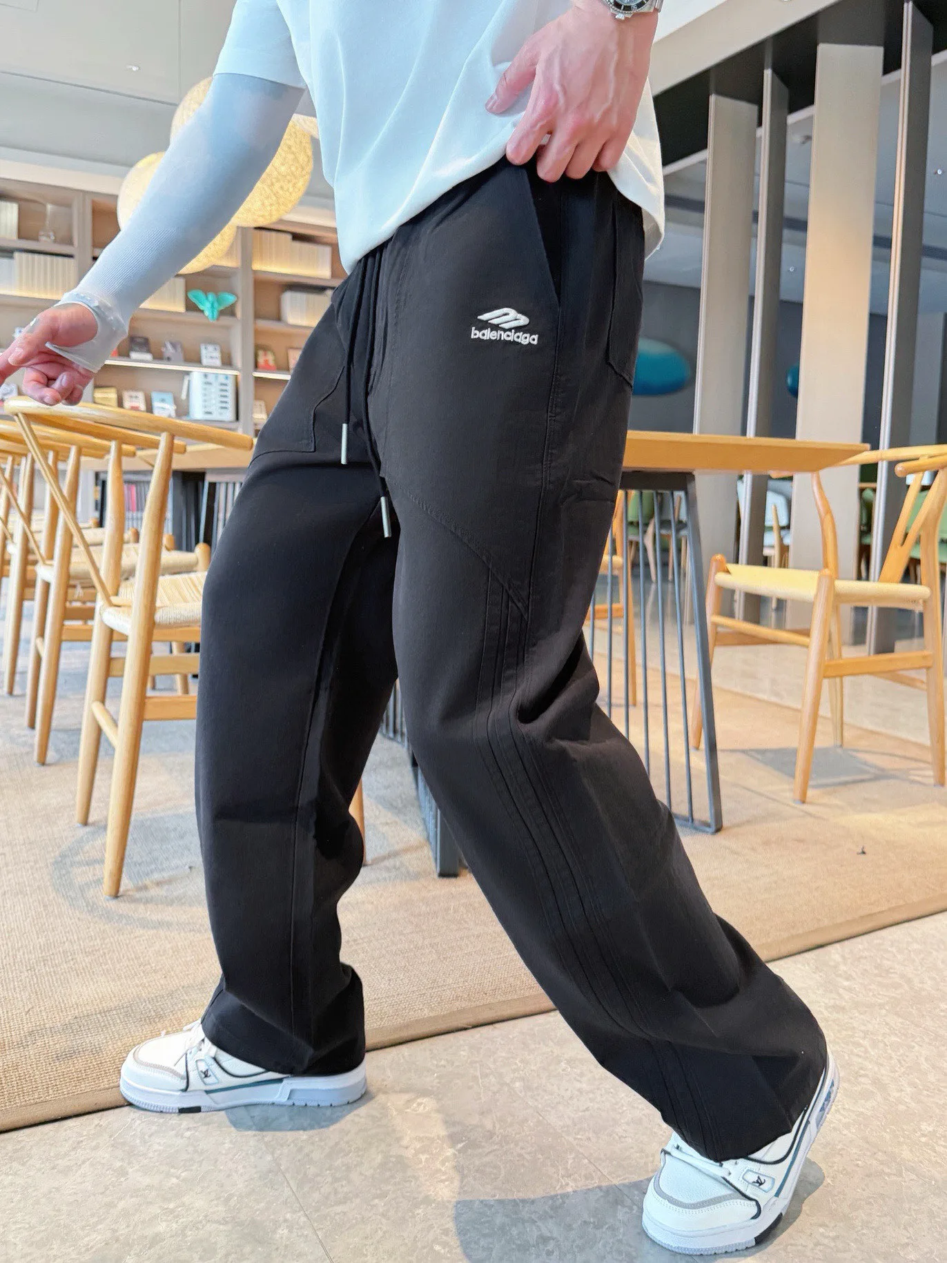 Men's Trousers BALENCIAGA 18345794