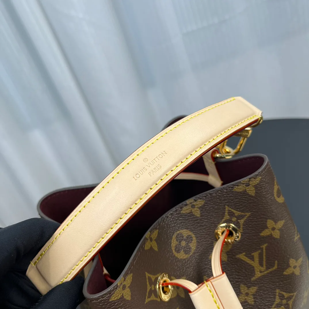 Классические Сумки Женские Louis Vuitton 18627723