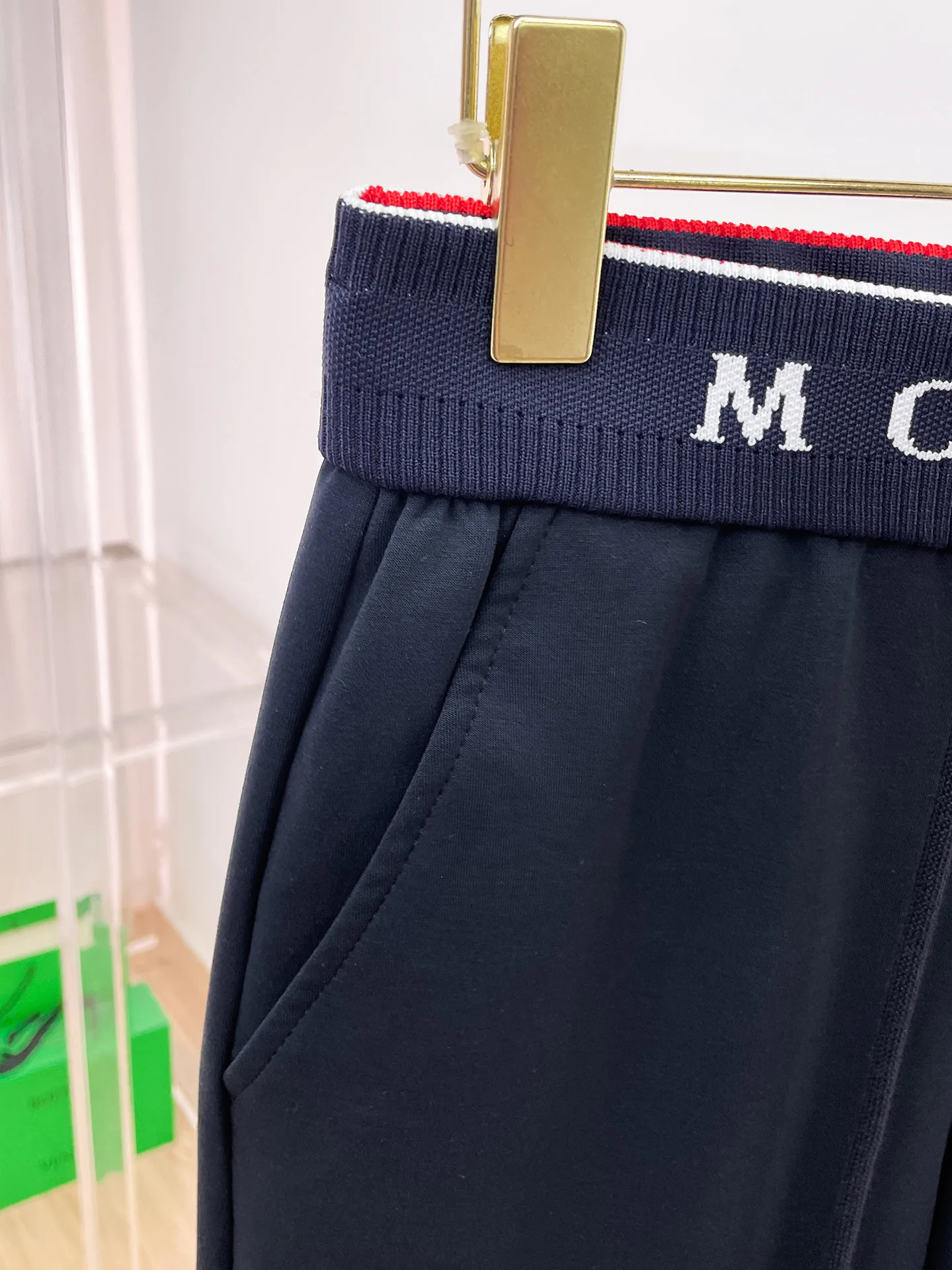 Men's Trousers MONCLER 18399360