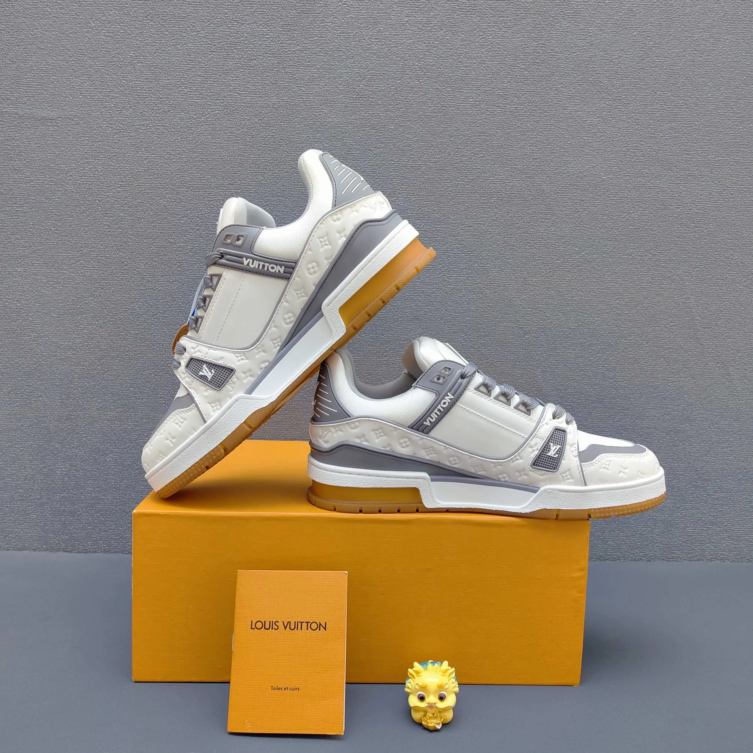 Women's Sneakers LOUIS VUITTON 17725112
