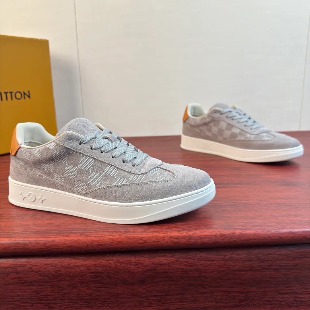 Men's Sneakers LOUIS VUITTON 18243542
