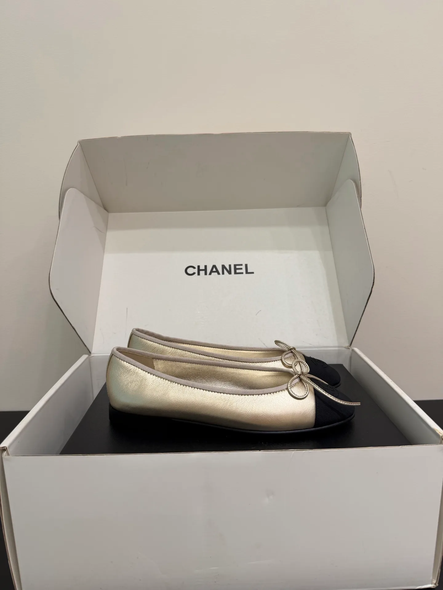 Women's Ballet Flats CHANEL 18080141