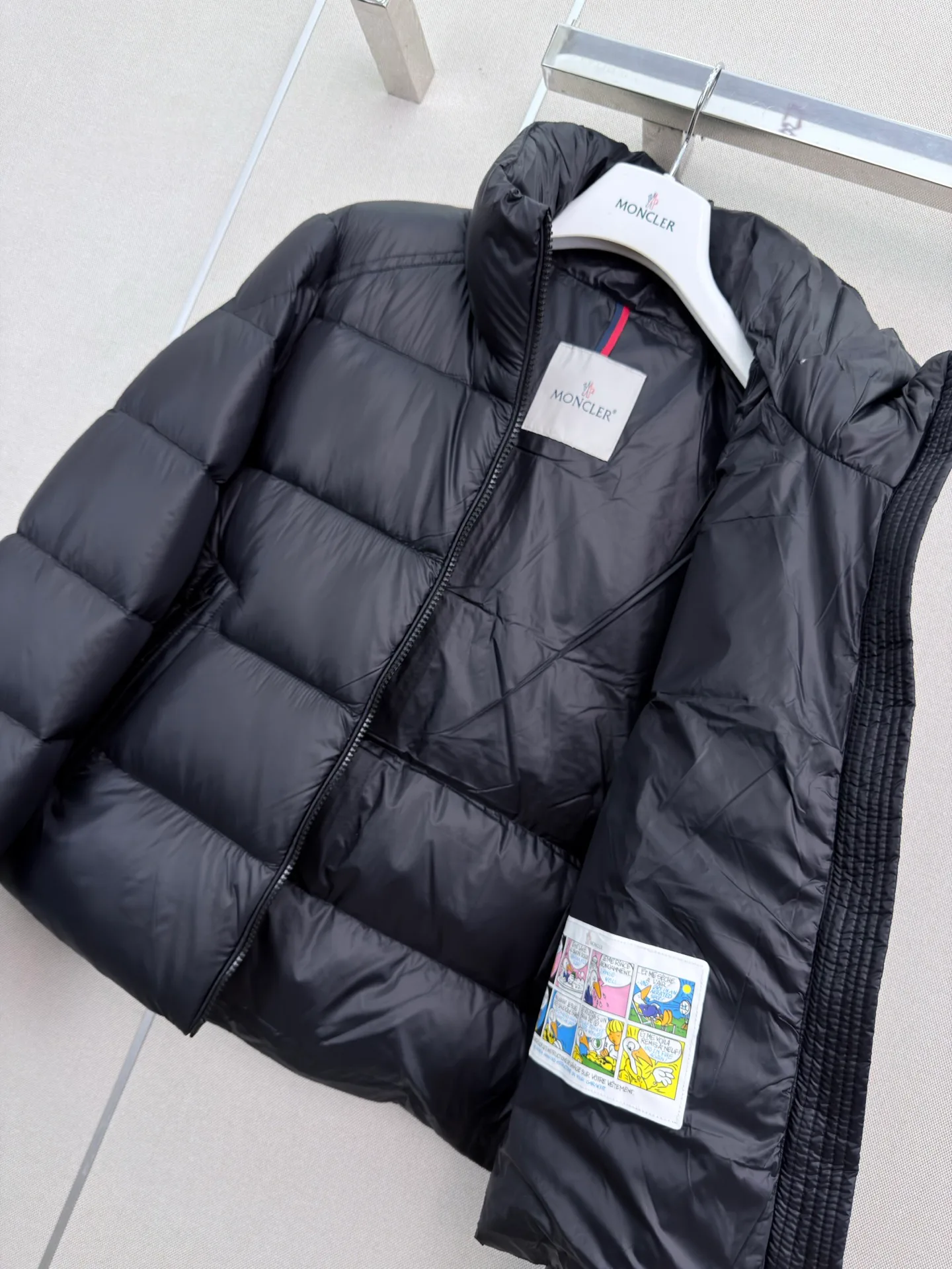 Women's Jackets And Down Jackets MONCLER 18439408