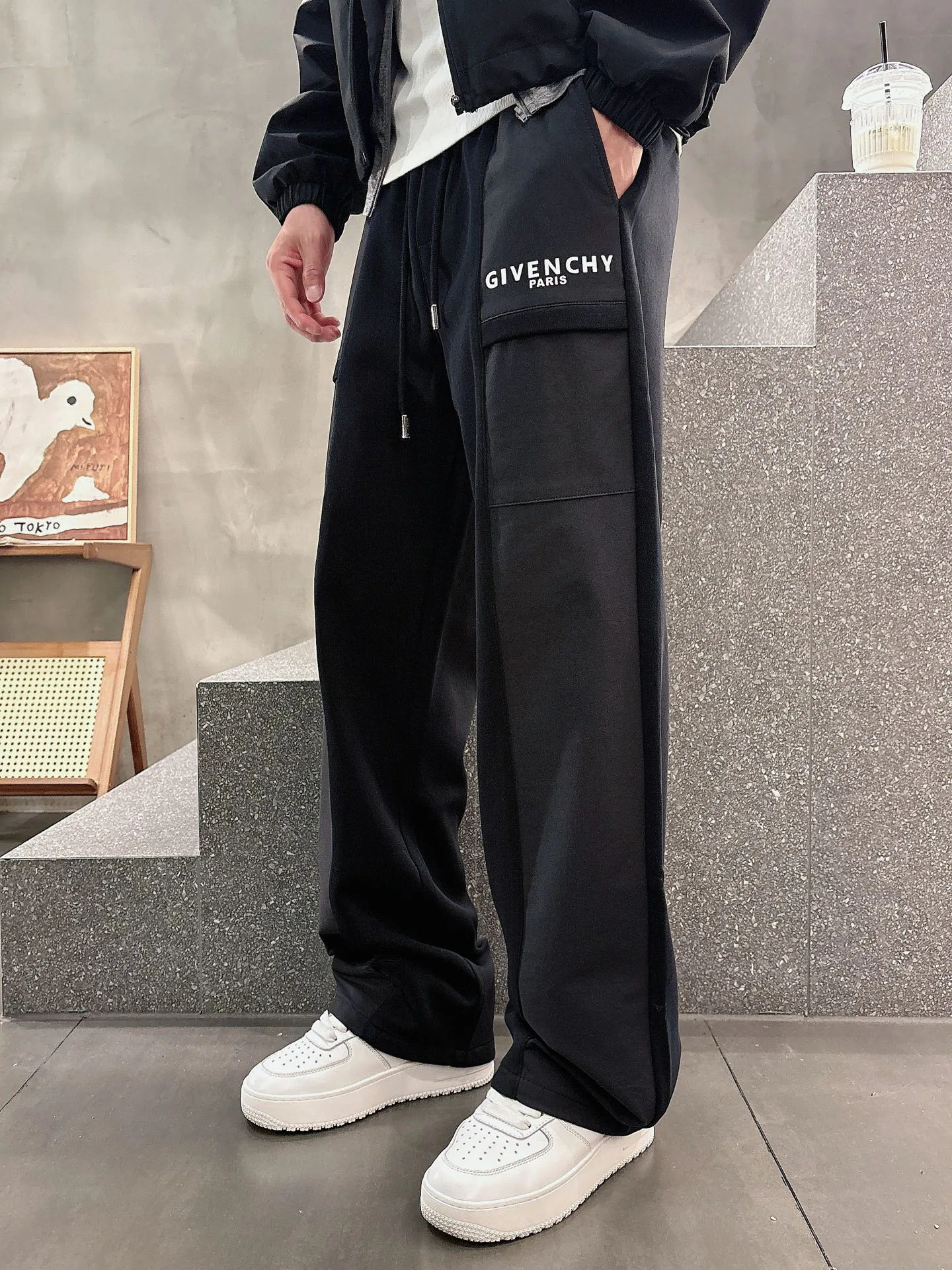 Men's Trousers GIVENCHY 18340448