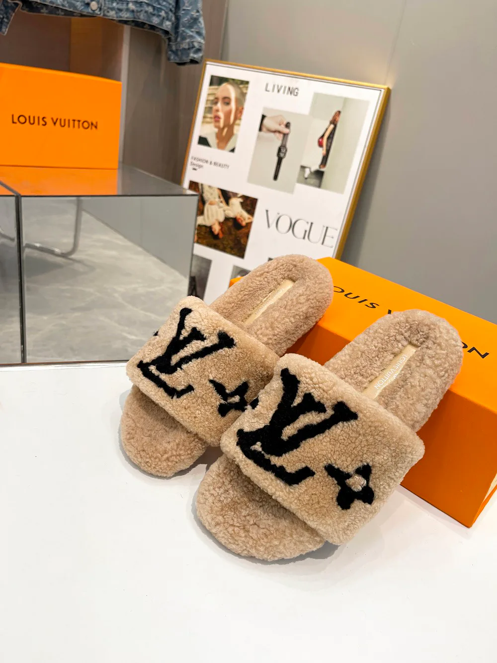 Women's Slippers LOUIS VUITTON 18366829