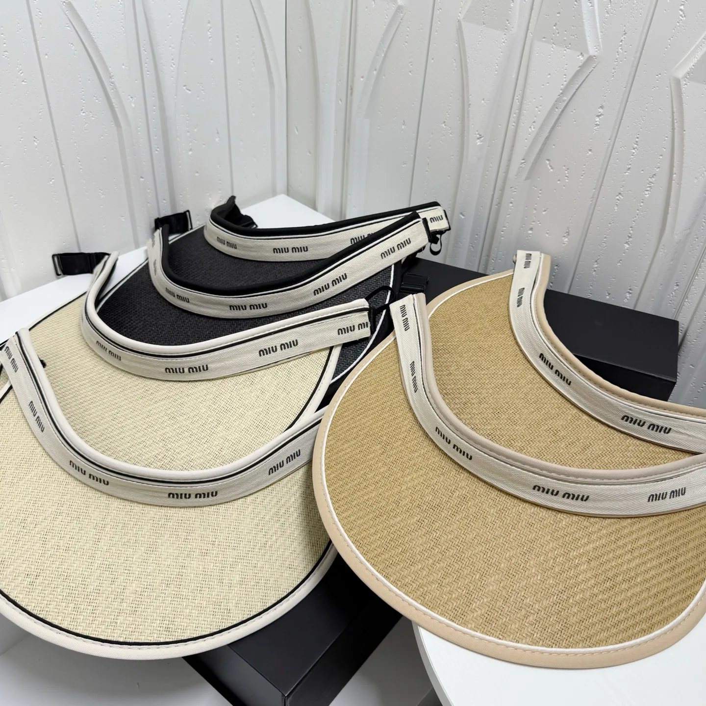 Hats MIU MIU 17498330