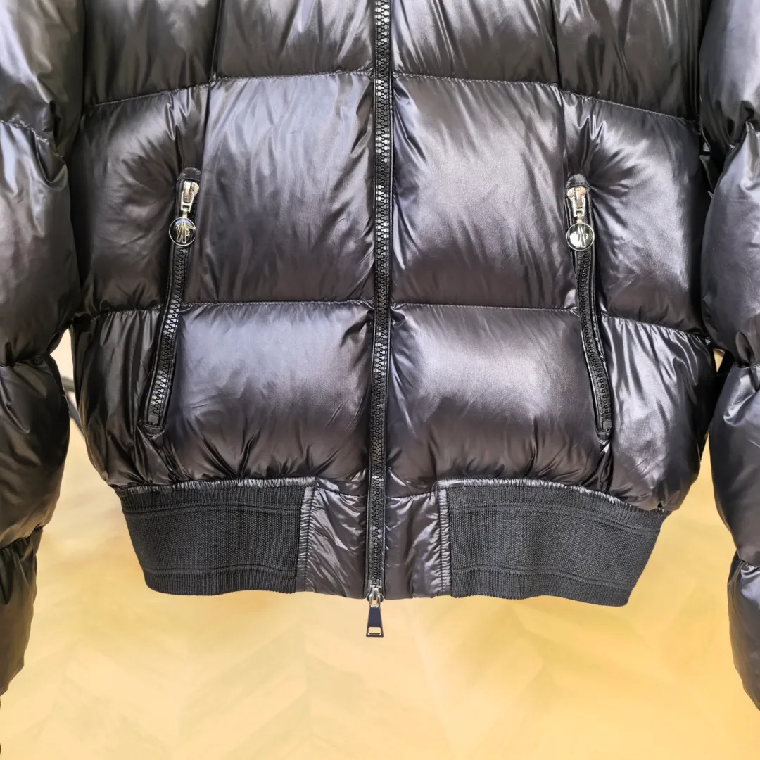 Women's Jackets And Down Jackets MONCLER 18432308