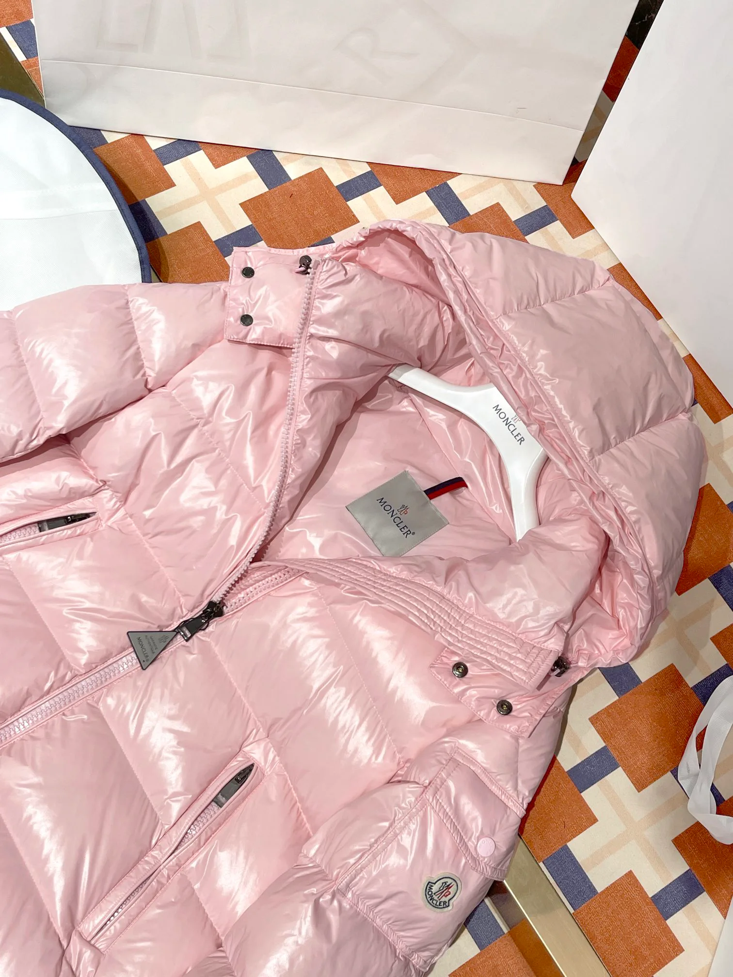 Women's Jackets And Down Jackets MONCLER 18188956
