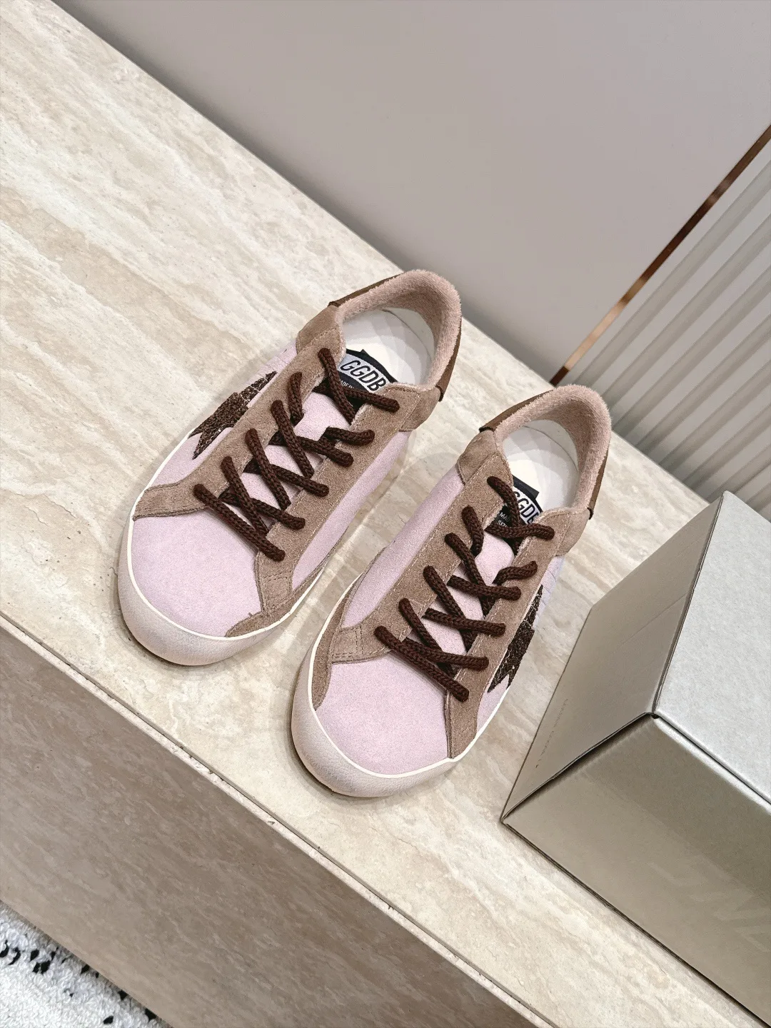 Women's Sneakers GOLDEN GOOSE 17963442