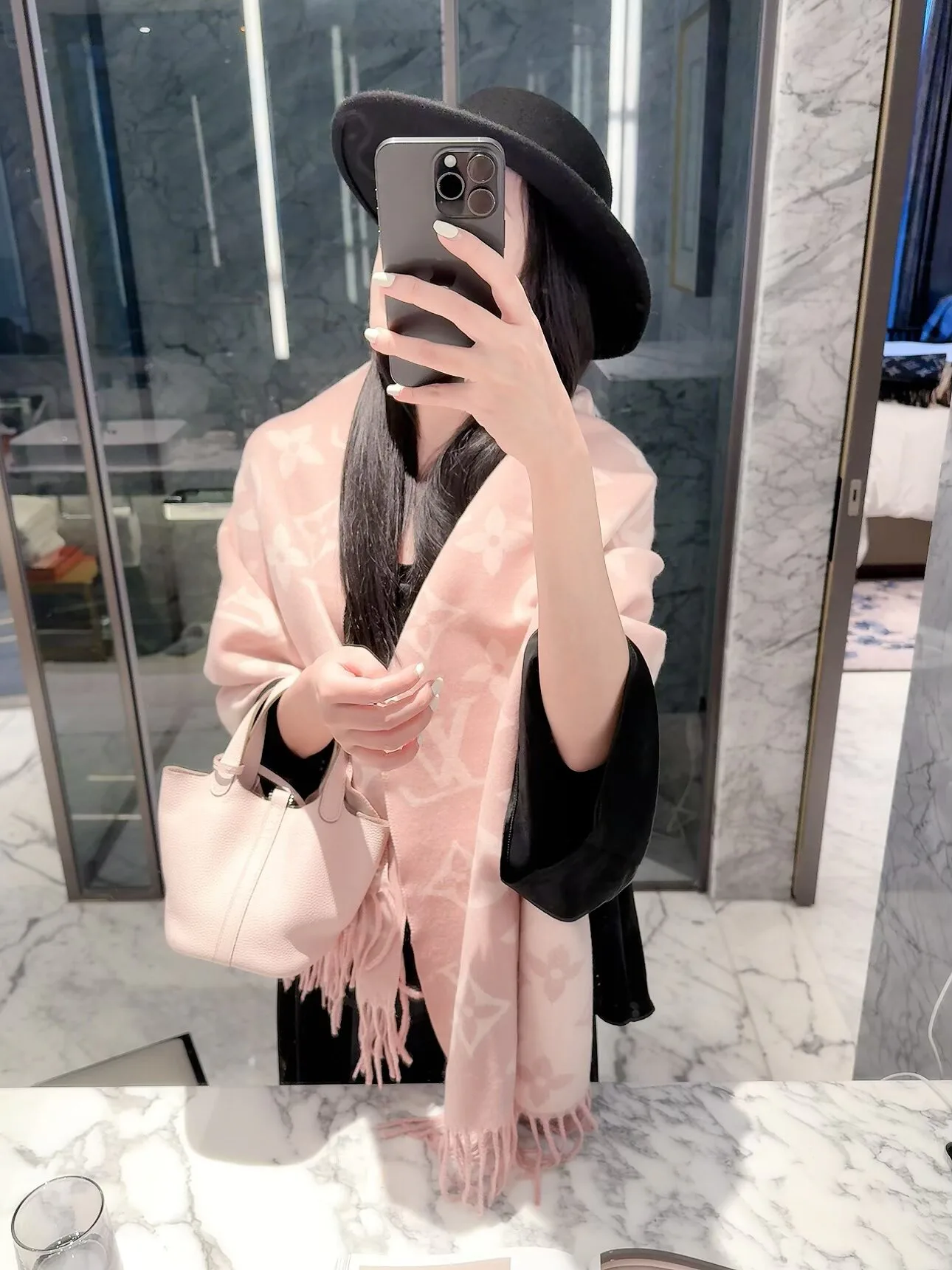 Scarves LOUIS VUITTON 18322508