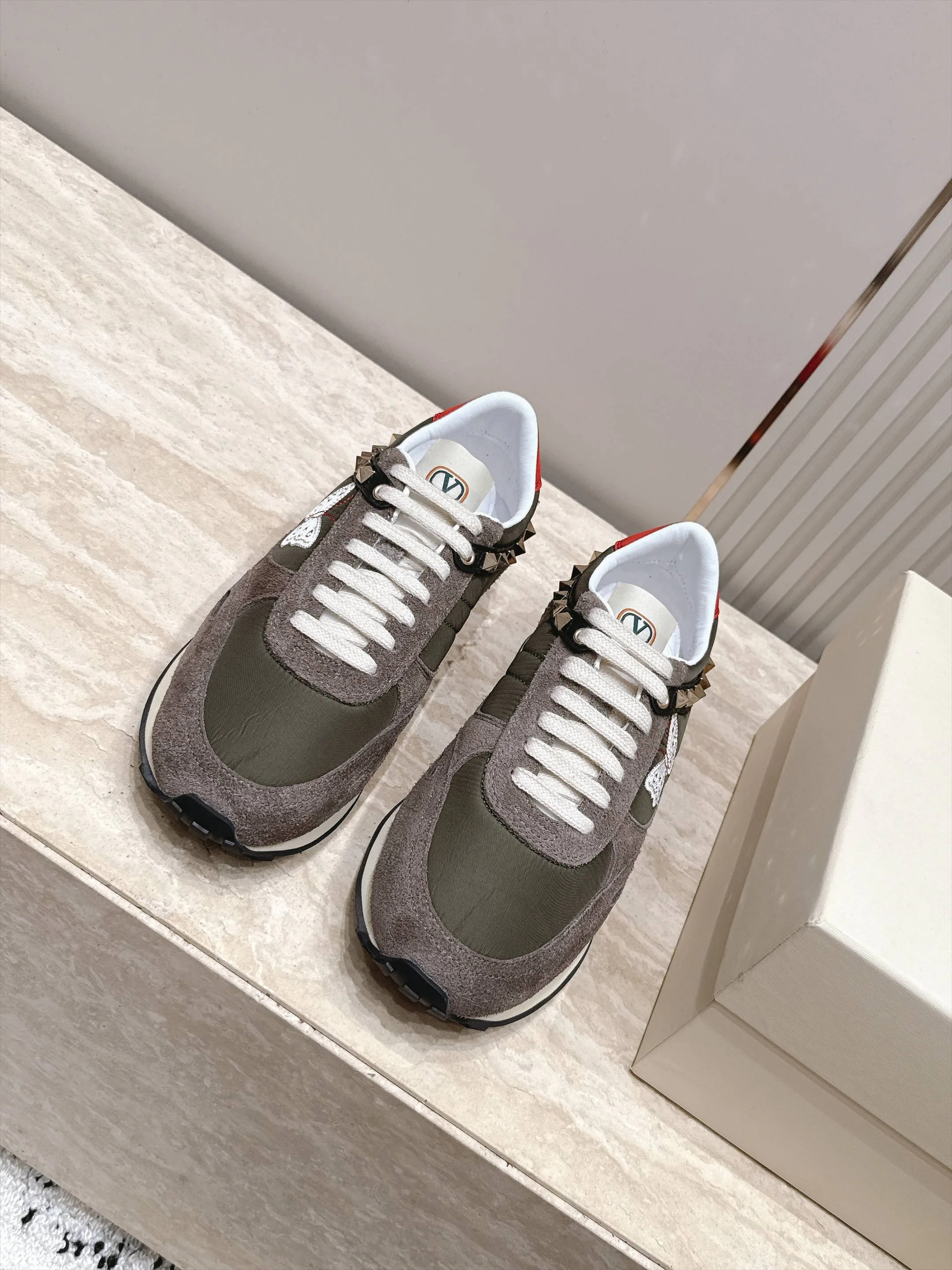 Women's Sneakers VALENTINO 17876585