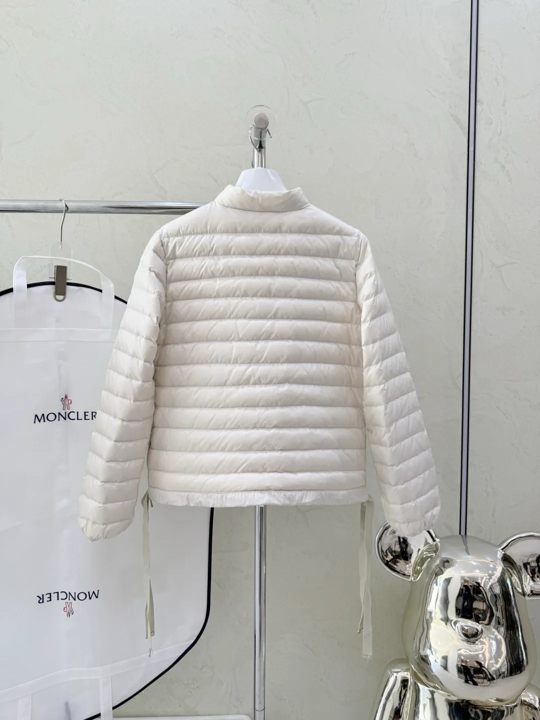 Women's Jackets And Down Jackets MONCLER 18052704