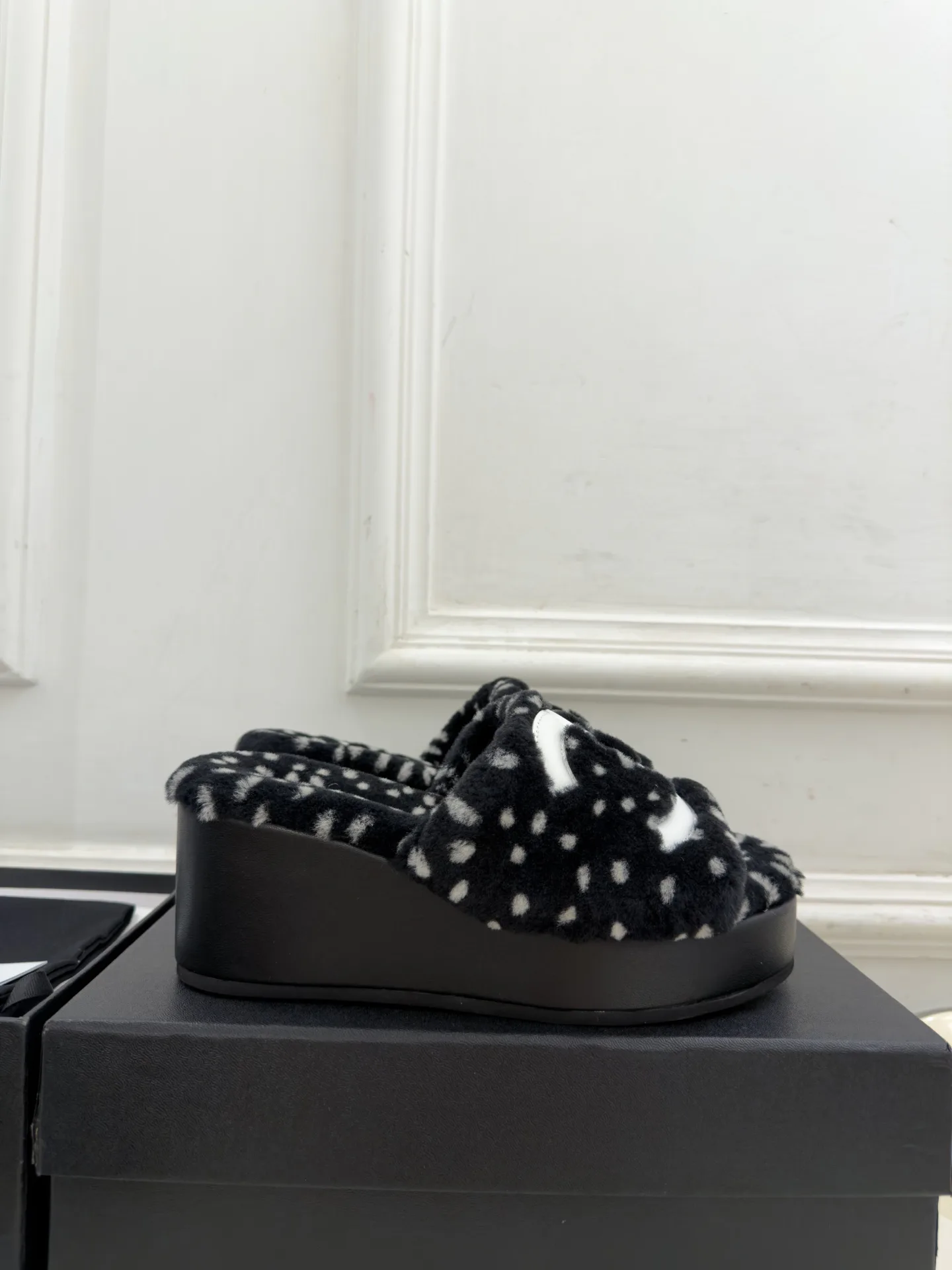 Women's Slippers CHANEL 18346891