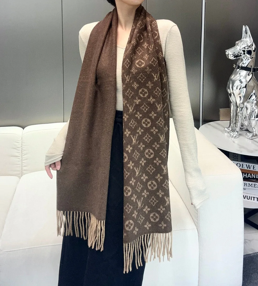 Scarves LOUIS VUITTON 18476637