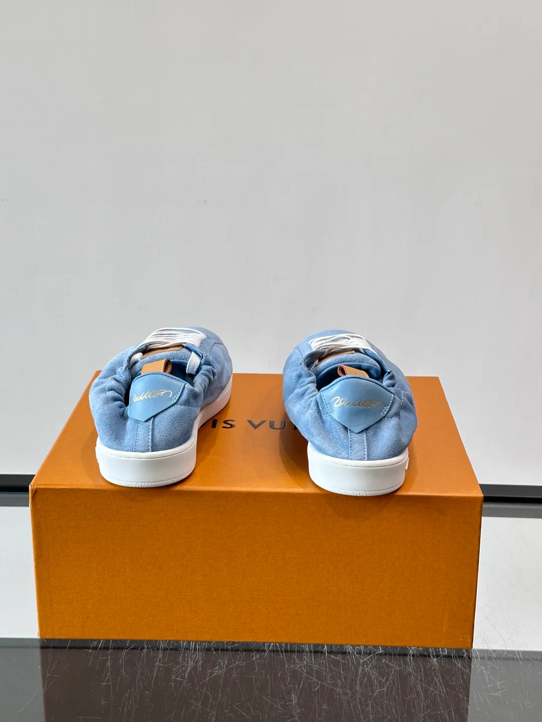Men's Sneakers LOUIS VUITTON 18263699