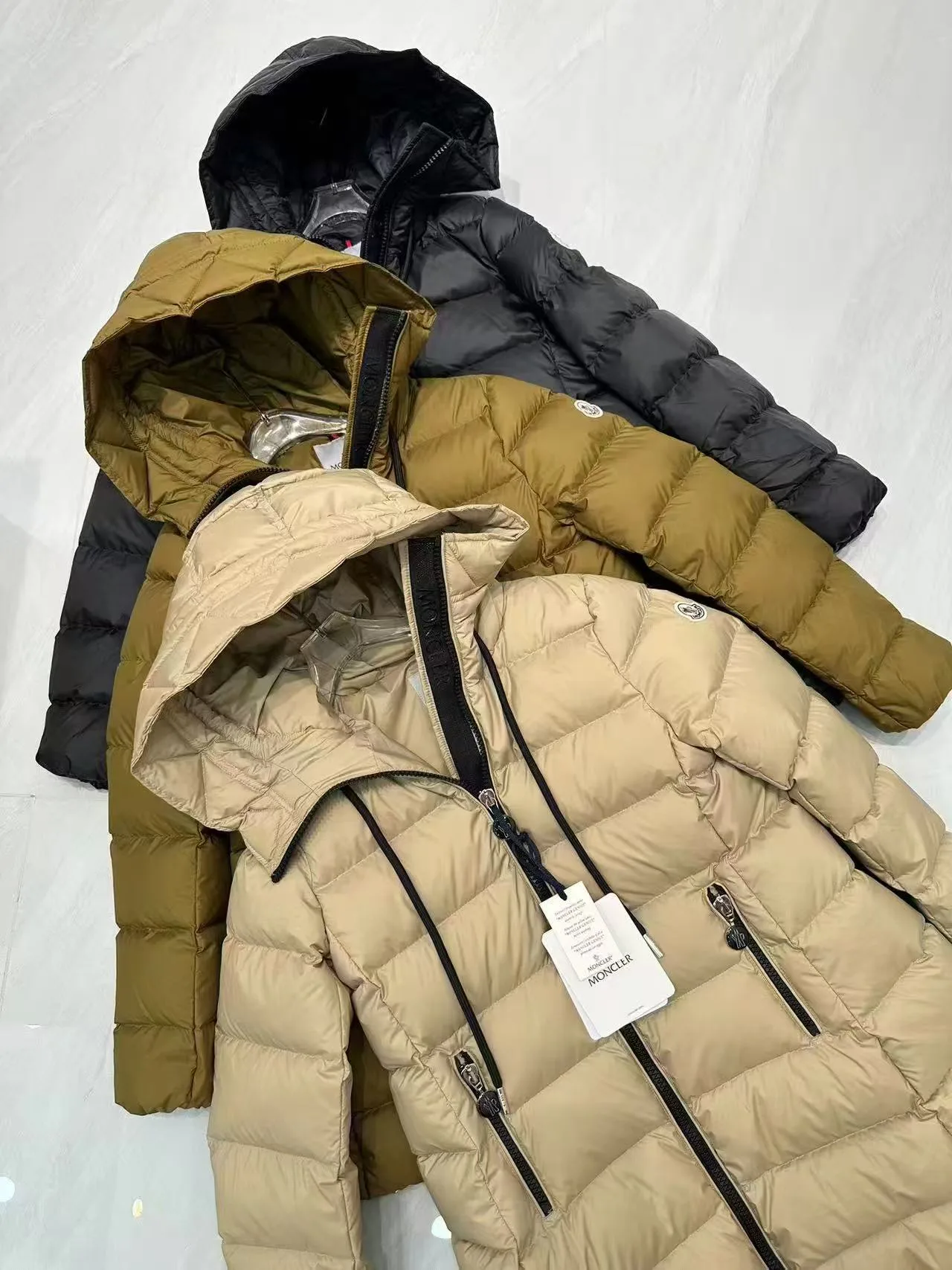 Women's Jackets And Down Jackets MONCLER 18523558