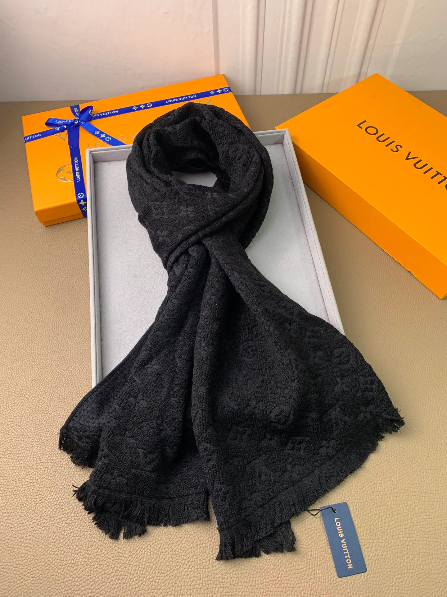 Scarves LOUIS VUITTON 18525765