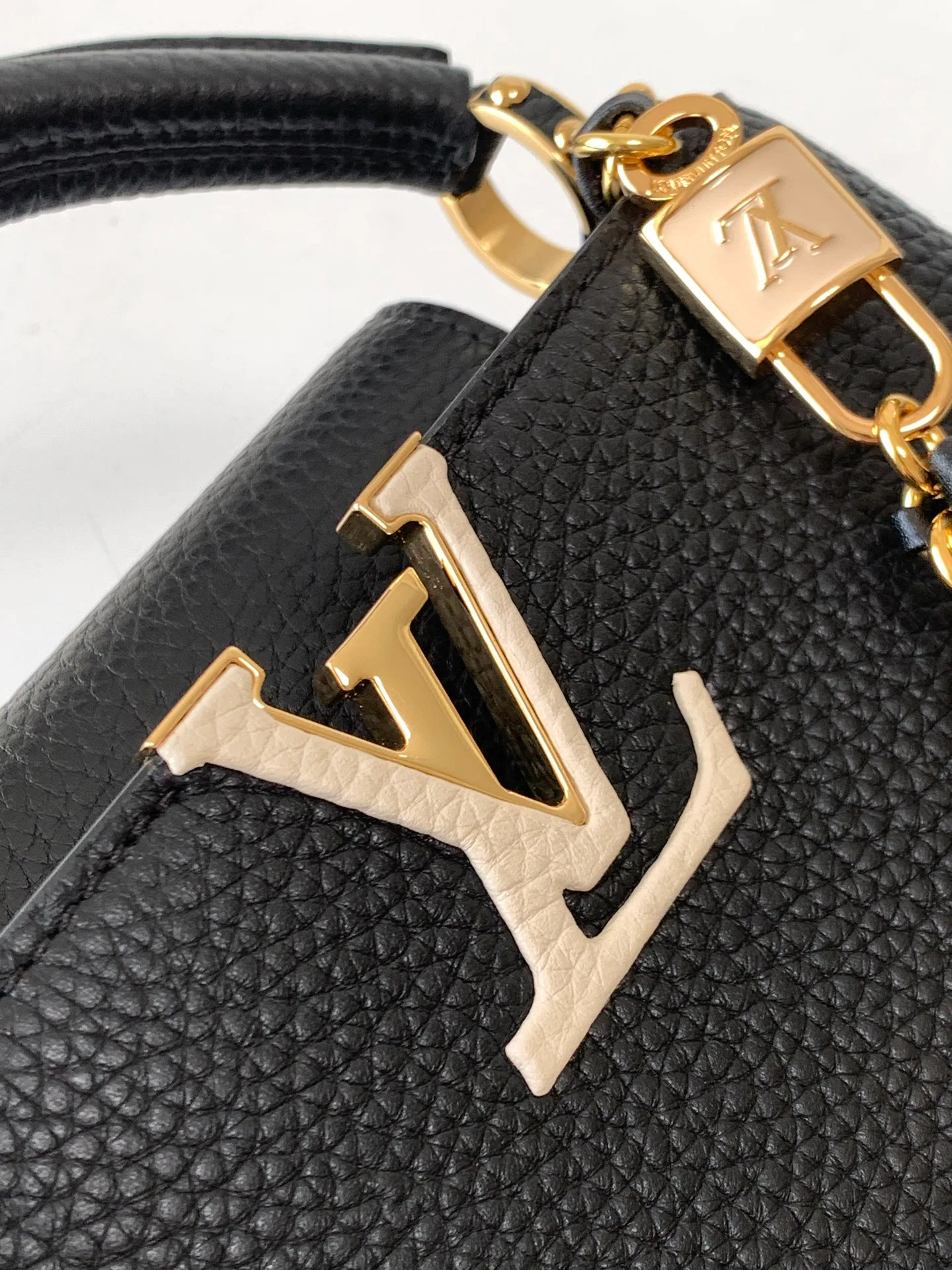 Women's Classic Handbags LOUIS VUITTON 17802974