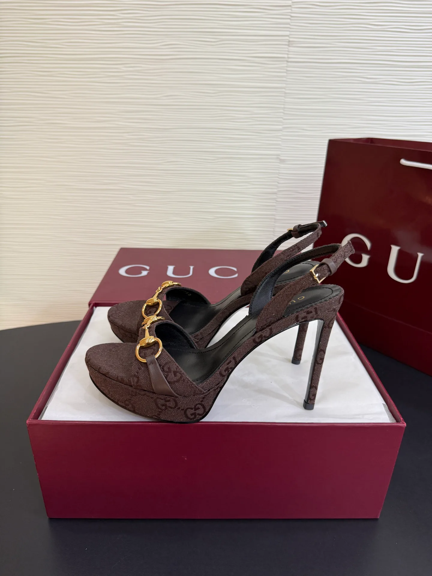 Women's Open-Toe Sandals GUCCI 18071184